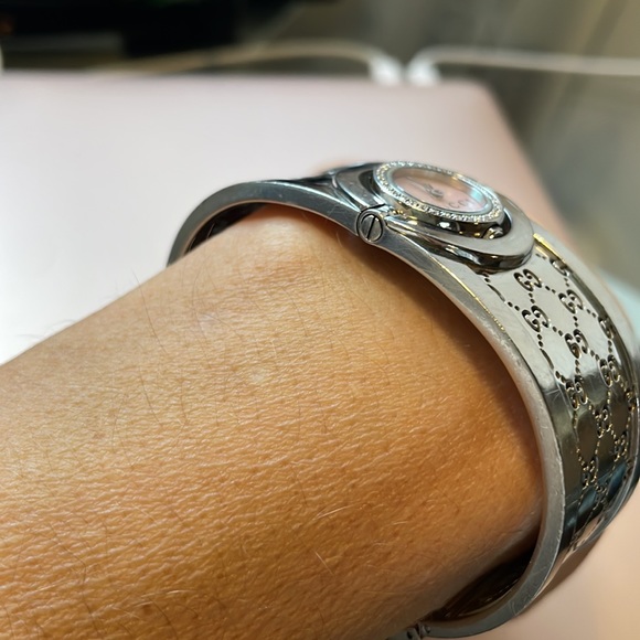 Gucci Twirl Bracelet Watch - Picture 11 of 13